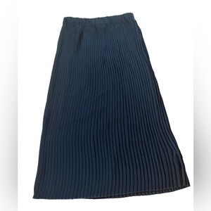 Sincerely Jules black pleated long skirt size Medium Minimalist, Midi, Pencil